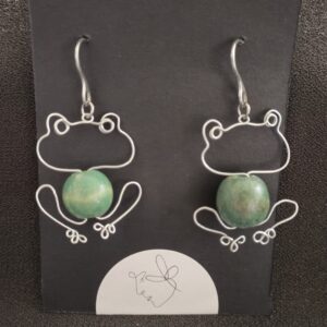 silver wire frog with green wooden bead stomach